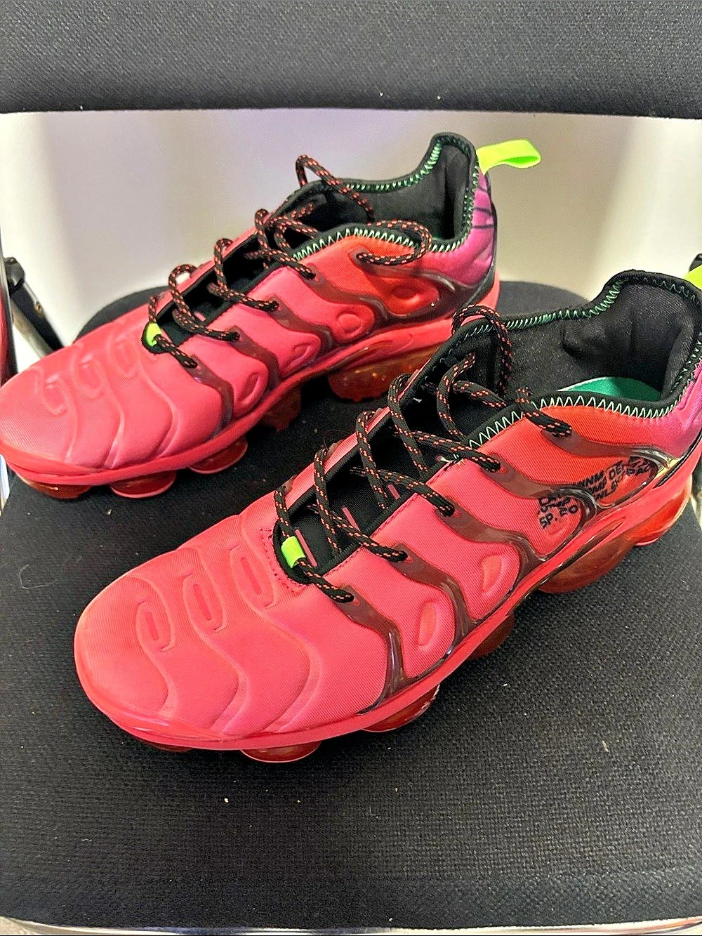 Nike Air VaporMax Plus Pink & Black Sneakers Like New